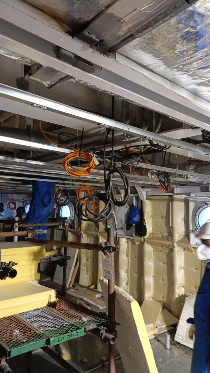 Cover hot water pipe line with Insulation Glass wool termal resistance & alumunium foil Photo