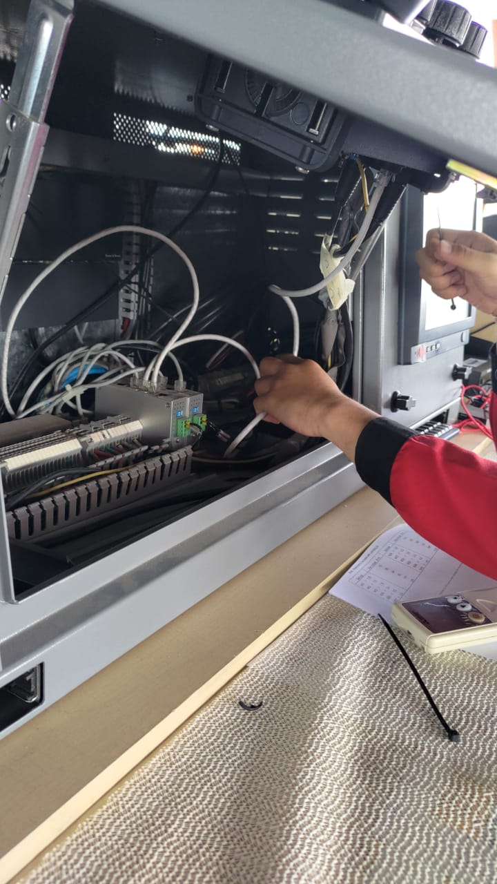 General Check and Update Sofware MFHF & VHF DSC Photo