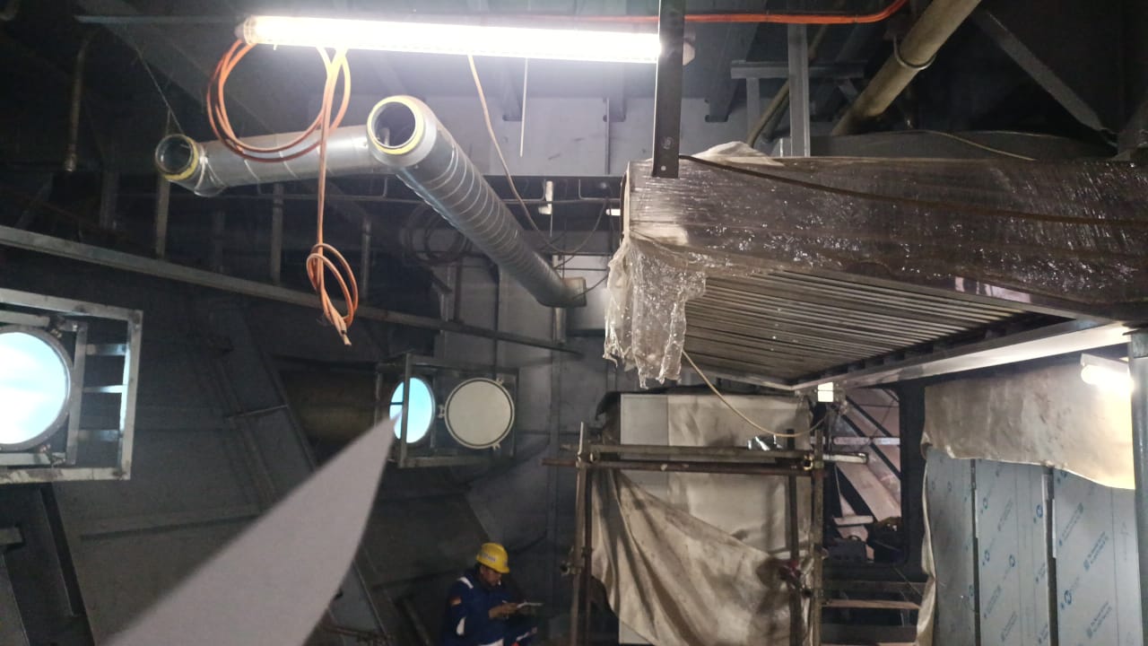 HVAC ducting install work inspection Photo