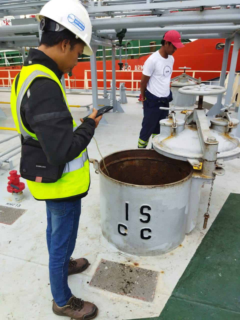 Surveyor inspect  free gass Photo