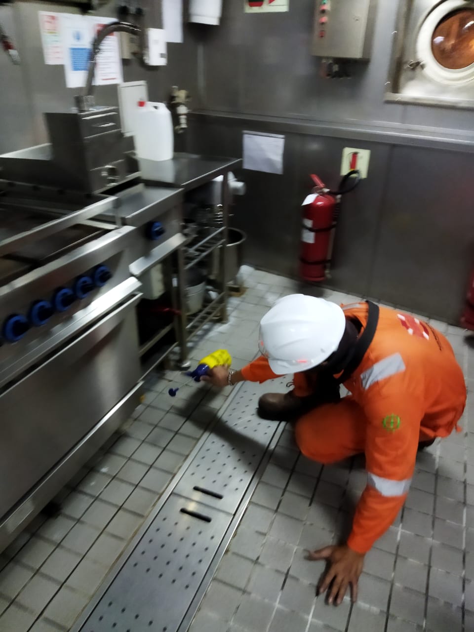 Cleaning & Spraying vessel Photo